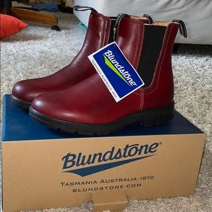 NEW Women's Blundstone High Top Boot -- Burgundy